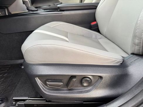 Used 2025 Toyota Camry SE w/ Convenience Package image 14