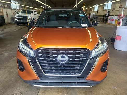 Used 2024 Nissan Kicks SR image 2