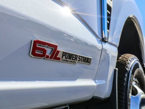 Used 2025 Ford F350 Platinum w/ Platinum Plus Package image 14