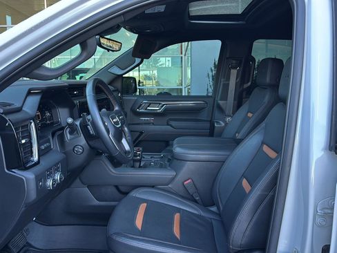 Used 2024 GMC Sierra 1500 AT4 w/ Technology Package image 8