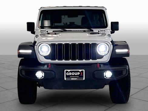 Used 2025 Jeep Wrangler Unlimited Rubicon AWD/4WD image 3