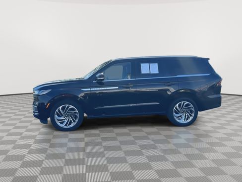 Used 2025 Lincoln Navigator Reserve AWD/4WD image 5