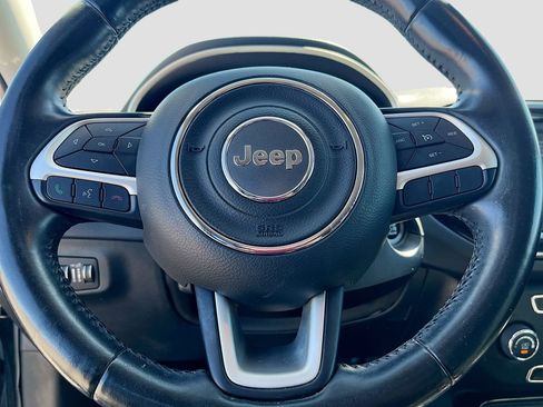 Used 2018 Jeep Compass Latitude FWD image 11