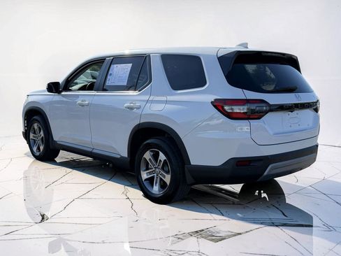 Used 2025 Honda Pilot EX-L image 3
