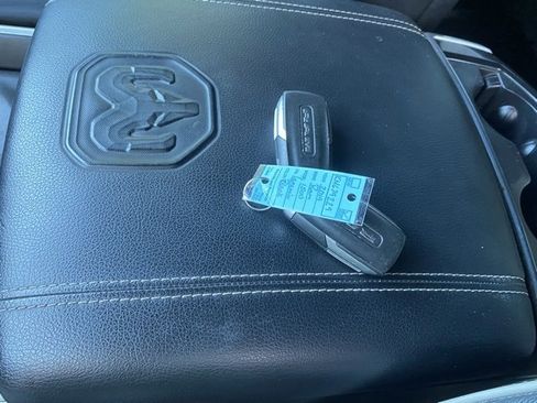 Used 2019 RAM 1500 Laramie image 27