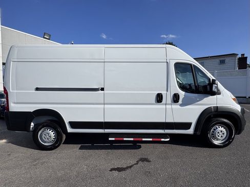 Used 2025 RAM ProMaster 2500 w/ Convenience Group image 10