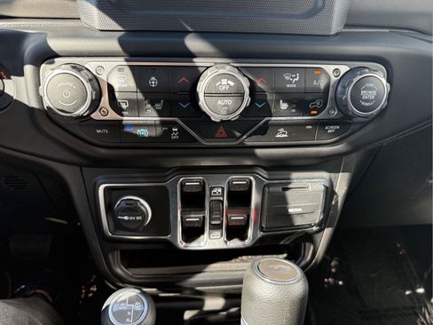 Used 2023 Jeep Wrangler Unlimited w/ Cold Weather Group AWD/4WD image 13