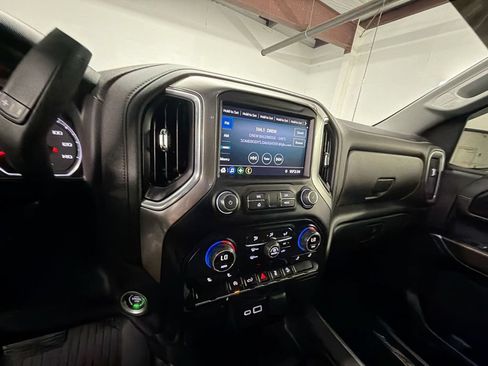 Used 2022 Chevrolet Silverado 1500 RST w/ LPO, Blackout Package AWD/4WD image 17