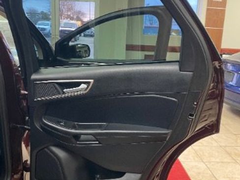 Used 2021 Ford Edge SEL image 16