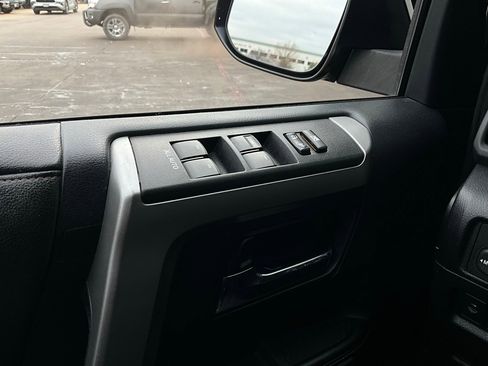 Used 2015 Toyota 4Runner Limited image 21