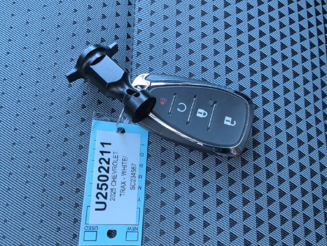Used 2025 Chevrolet Trax LT w/ LT Convenience Package FWD image 27