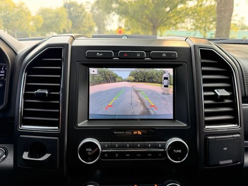 Used 2019 Ford Expedition Limited w/ Equipment Group 301A RWD image 5