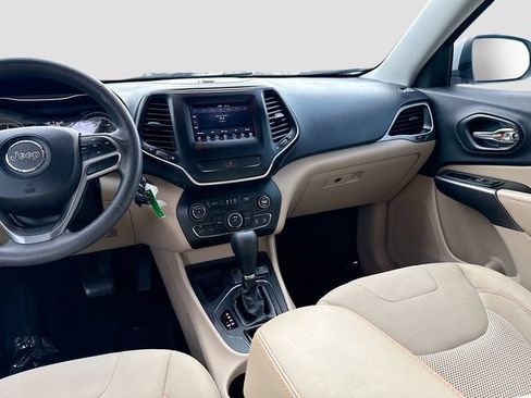 Used 2019 Jeep Cherokee Latitude w/ Popular Appearance Group FWD image 22