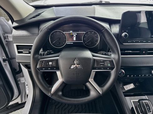 Used 2024 Mitsubishi Outlander SE AWD/4WD image 15