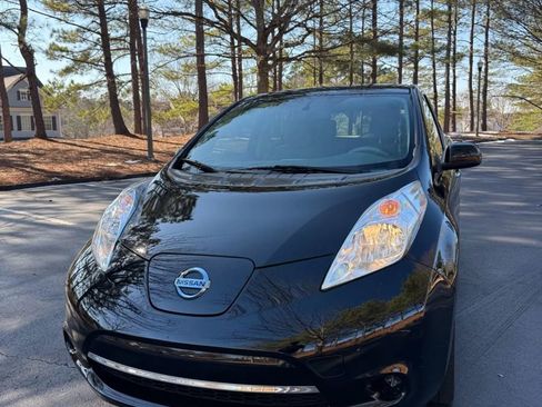 Used 2016 Nissan Leaf SV image 3