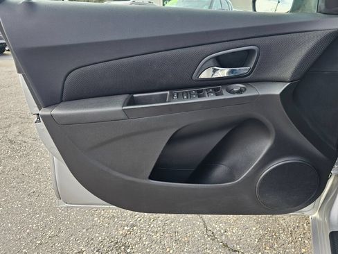 Used 2016 Chevrolet Cruze LT FWD image 19