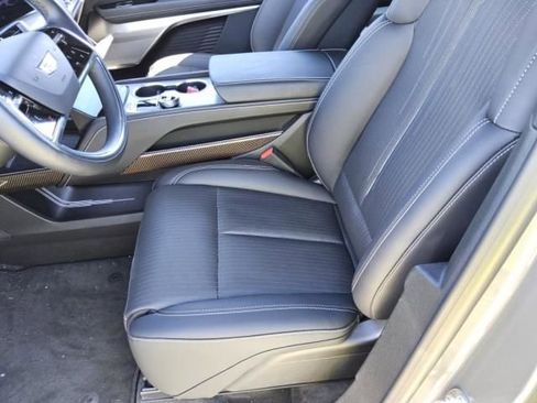 Used 2026 Cadillac Vistiq Luxury image 5