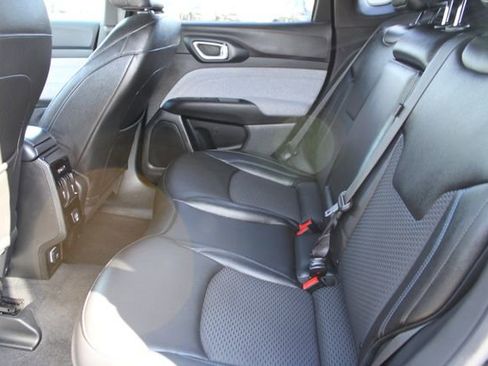 Used 2025 Jeep Compass Latitude image 36