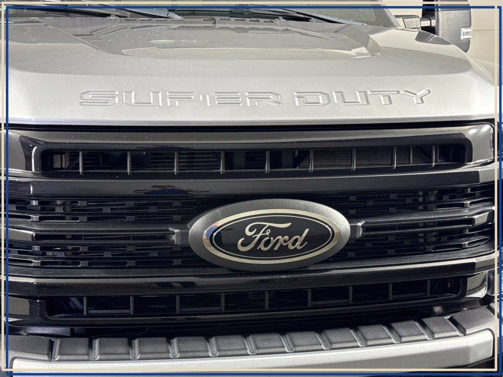 Used 2022 Ford F250 Lariat w/ Black Appearance Package AWD/4WD image 4