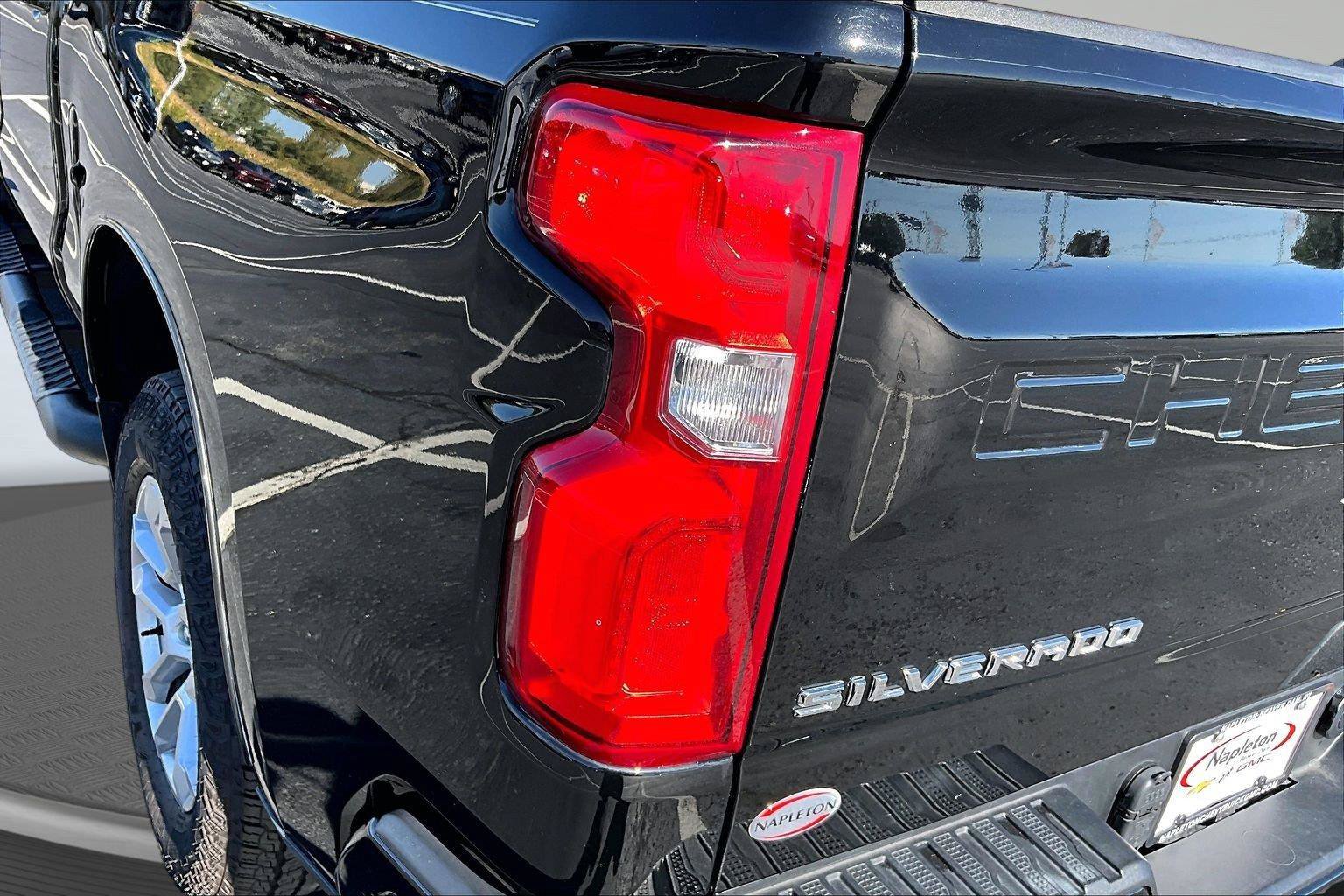 Used 2024 Chevrolet Silverado 1500 RST w/ Convenience Package II AWD/4WD image 31