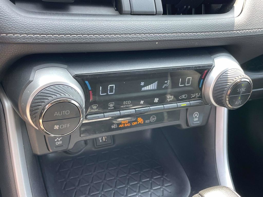 Used 2024 Toyota RAV4 XLE AWD/4WD image 30