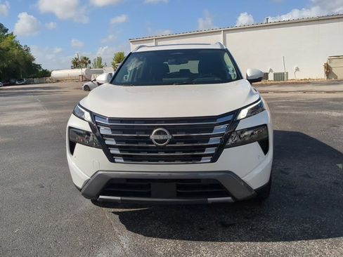 Certified 2025 Nissan Rogue SL w/ Tech Package FWD image 9