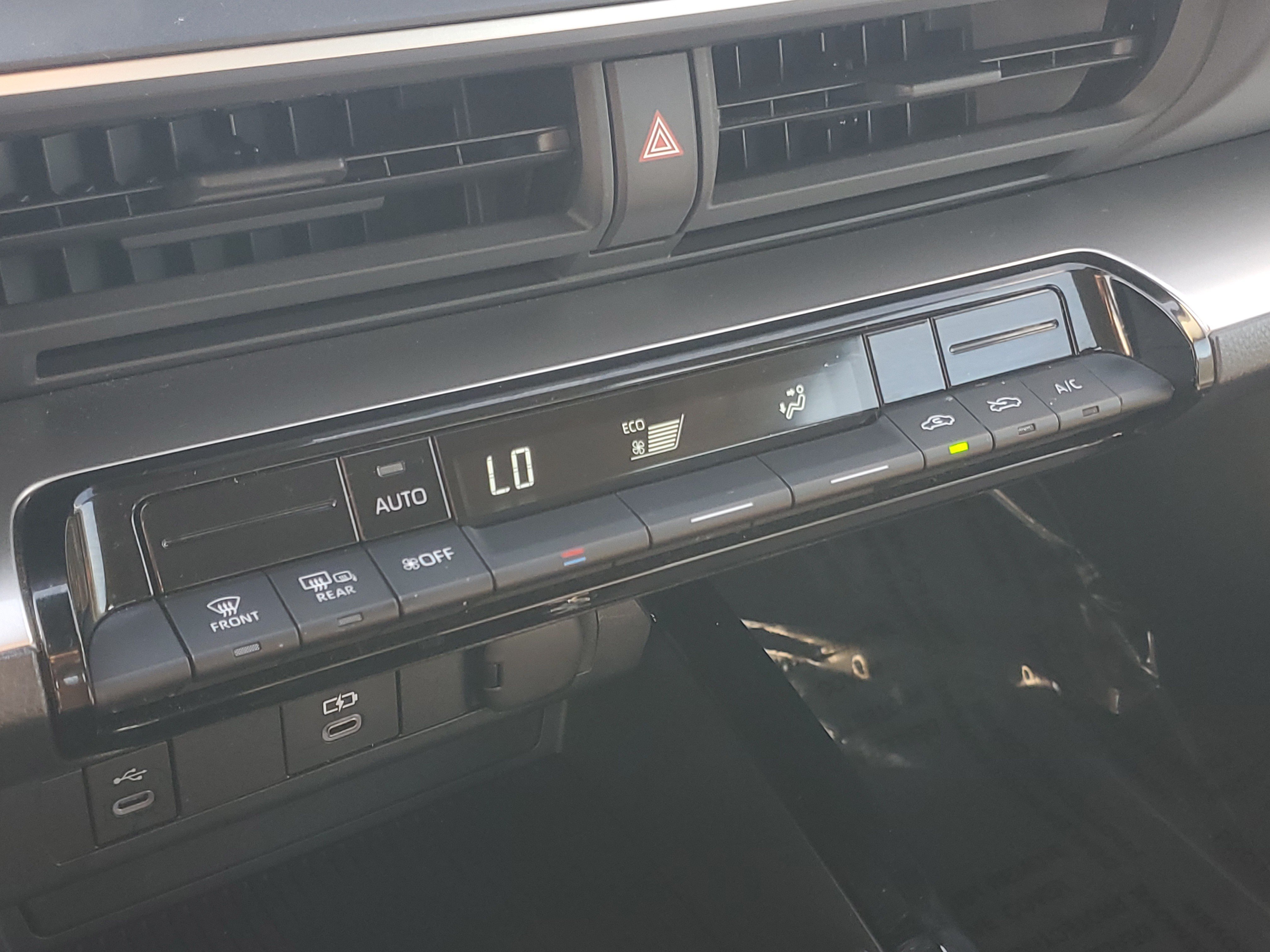 Certified 2026 Toyota Prius LE FWD image 28