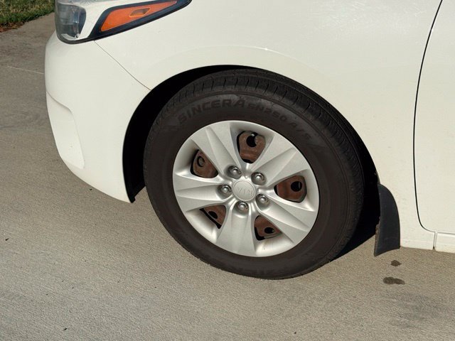 Used 2017 Kia Forte LX FWD image 4