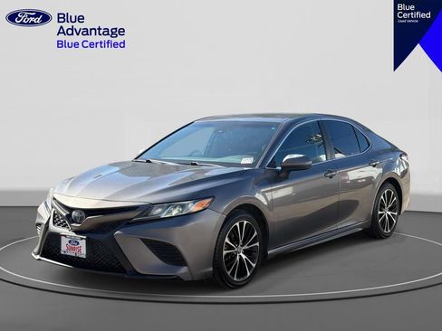 Used 2020 Toyota Camry SE FWD image 1