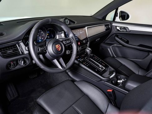 New 2026 Porsche Macan image 4