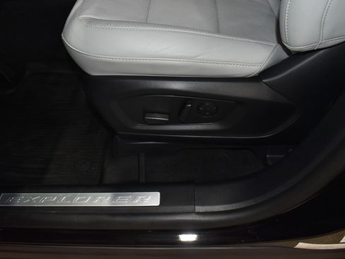 Used 2026 Ford Explorer Platinum w/ LUX Leather Package AWD/4WD image 38