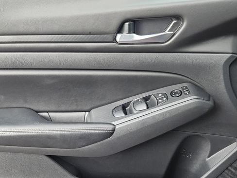 Used 2025 Nissan Altima 2.5 SV FWD image 21