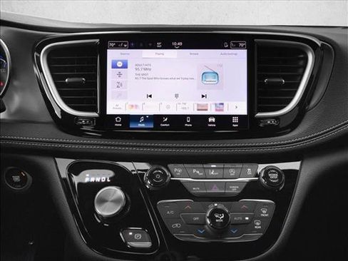 New 2026 Chrysler Pacifica Limited image 7