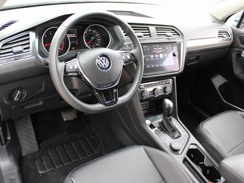 Certified 2020 Volkswagen Tiguan SE w/ Panoramic Sunroof Package image 10