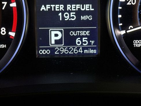 Used 2015 Toyota Highlander LE image 13