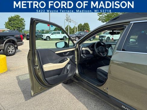 Used 2024 Subaru Outback Premium AWD/4WD image 9
