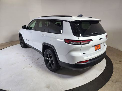 Certified 2025 Jeep Grand Cherokee L Limited w/ Black Appearance Package AWD/4WD image 6