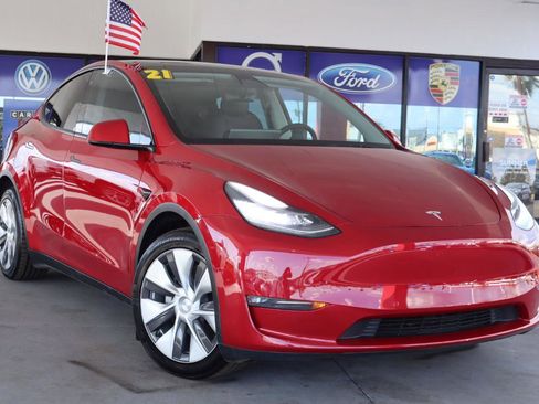 Used 2021 Tesla Model Y Long Range image 2