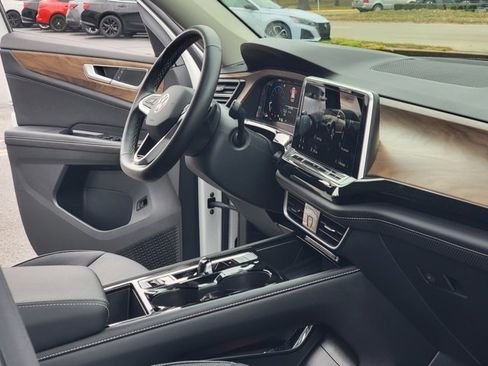 Used 2025 Volkswagen Atlas SE image 34