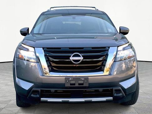 Used 2023 Nissan Pathfinder SL image 2