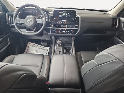 Used 2024 Nissan Pathfinder SL FWD image 2