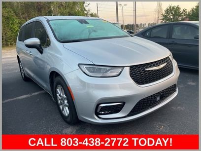 Used 2023 Chrysler Pacifica Touring-L