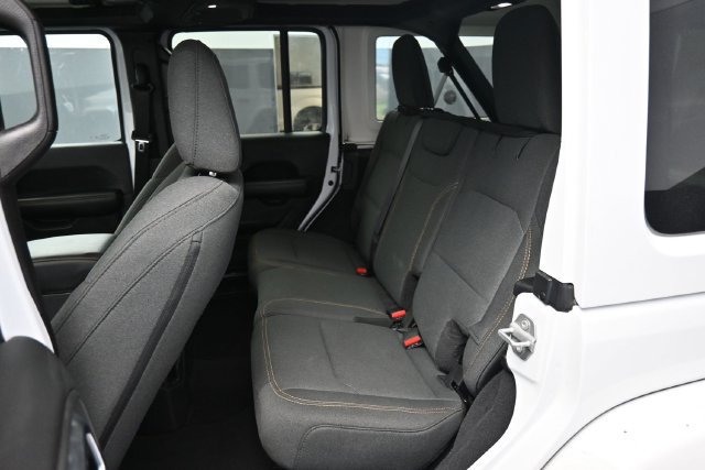 Used 2025 Jeep Wrangler Unlimited Sahara AWD/4WD image 11
