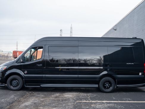 Used 2024 Mercedes-Benz Sprinter 3500 image 9