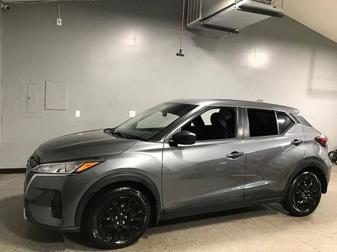 Used 2022 Nissan Kicks S FWD image 7