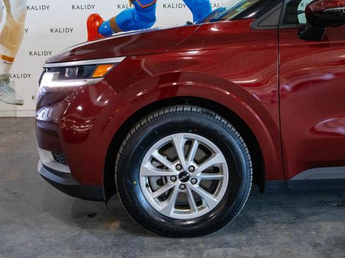 Used 2024 Kia Carnival LX image 15