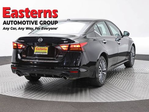 Used 2023 Nissan Altima 2.5 SV w/ SV Premium Package AWD/4WD image 5