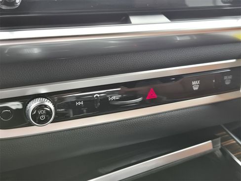 New 2026 BMW X7 M60i image 22