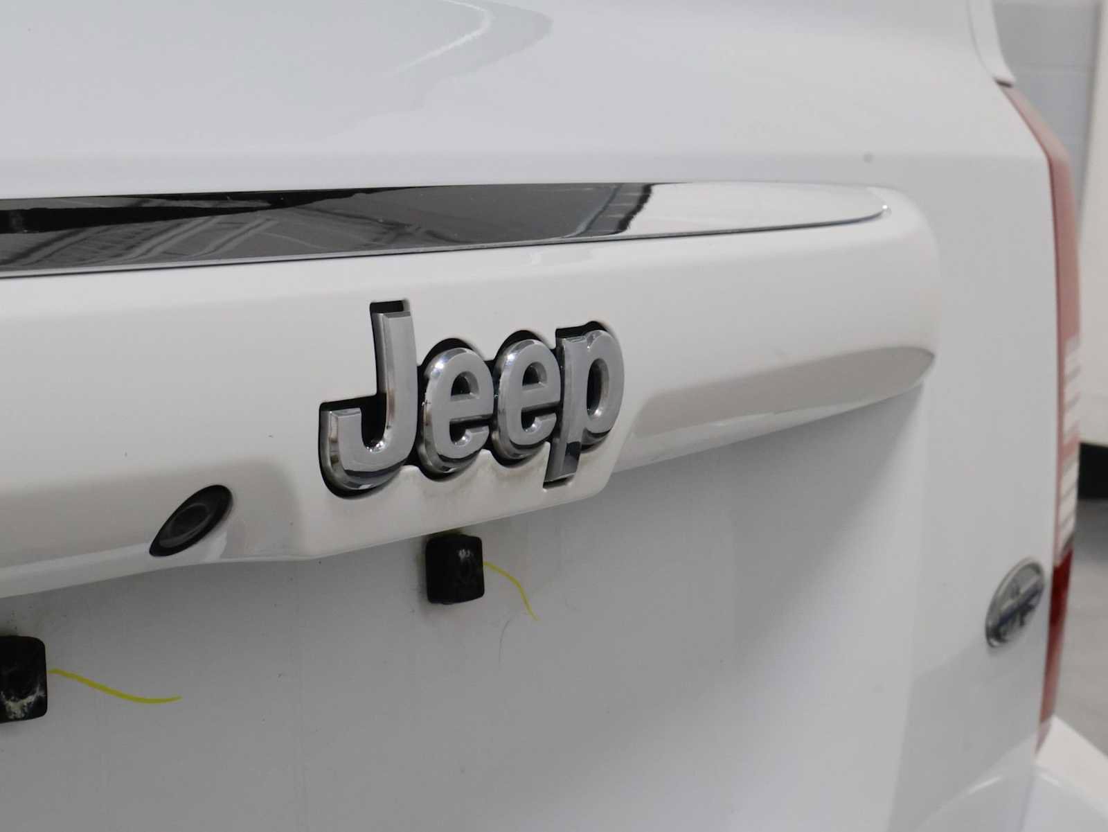 Used 2017 Jeep Patriot High Altitude AWD/4WD image 8