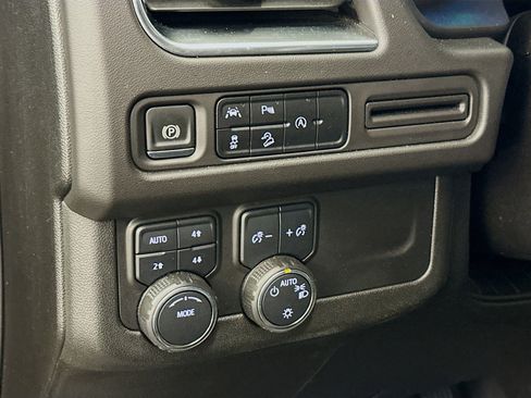 Used 2024 Chevrolet Tahoe Premier image 17